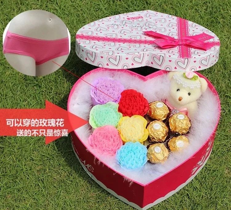 曾以为锦旗是直男送礼的巅峰，直至我收到了这个开光蟾蜍……