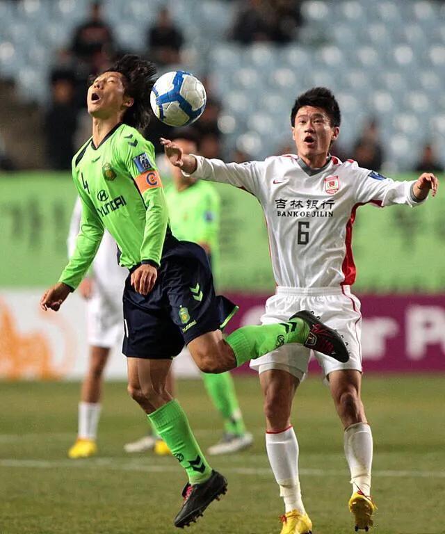 致敬老将!38岁前国脚成球队大腿,带队冲超,妻子是朝鲜族空姐