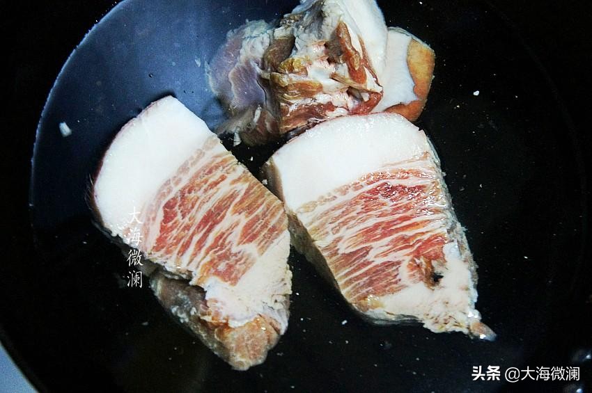 东北的杀猪菜竟然这么下饭,东北杀猪菜蘸的蒜泥怎么做