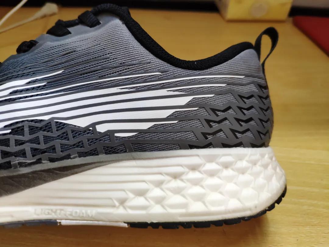 李宁赤兔4如何辨别真伪,李宁赤兔4跑1000米