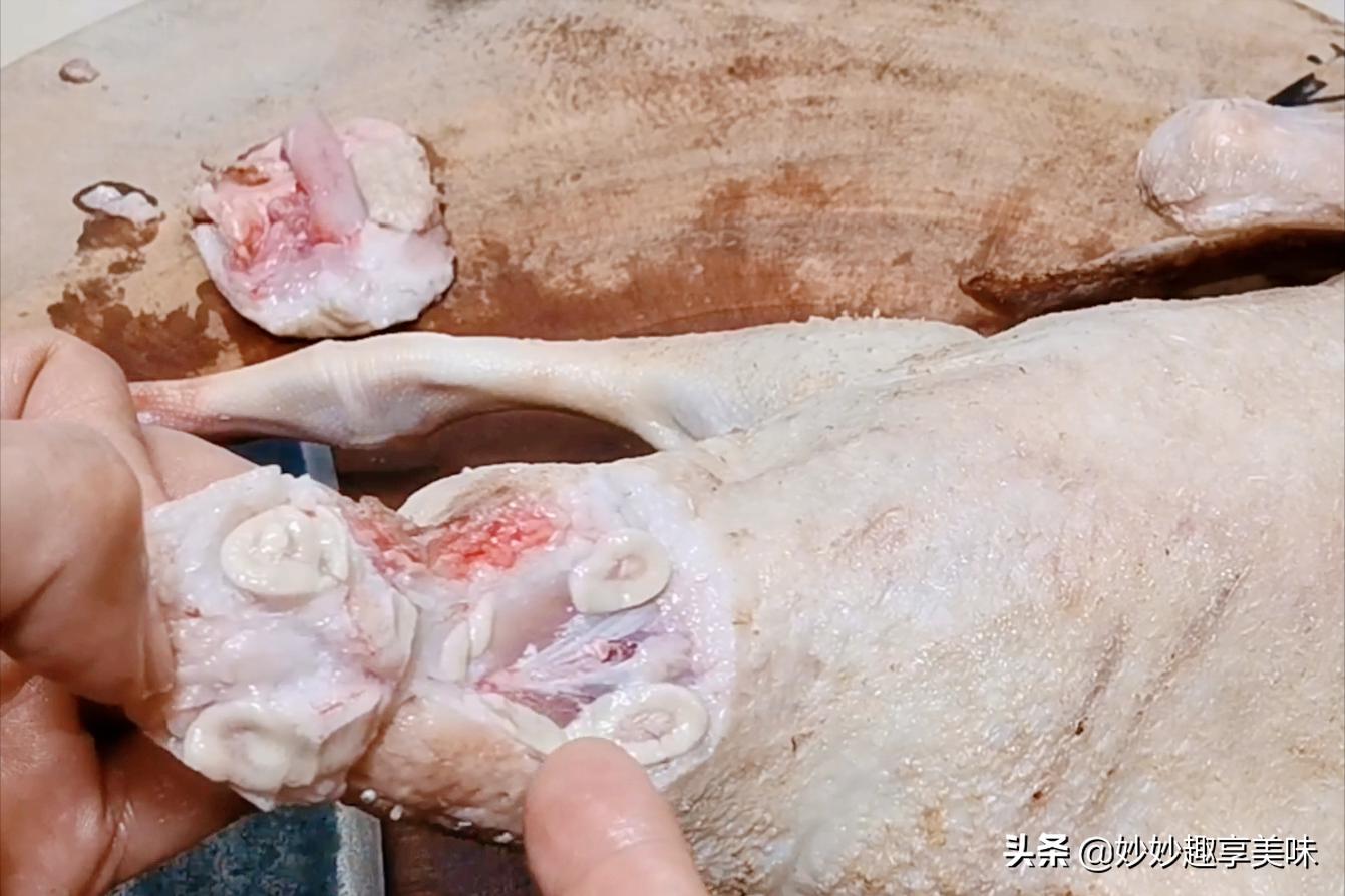 鸭肉怎么处理最好吃,买的鸭肉要不要过水