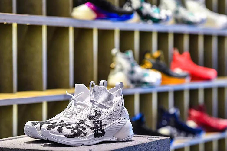 安踏收购始祖鸟事件,安踏是如何把始祖鸟盘活的