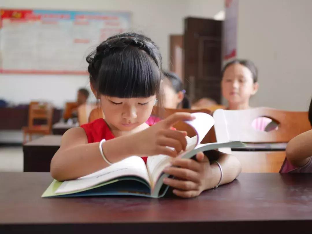 公益助学助梦起航,公益助学筑梦起航视频