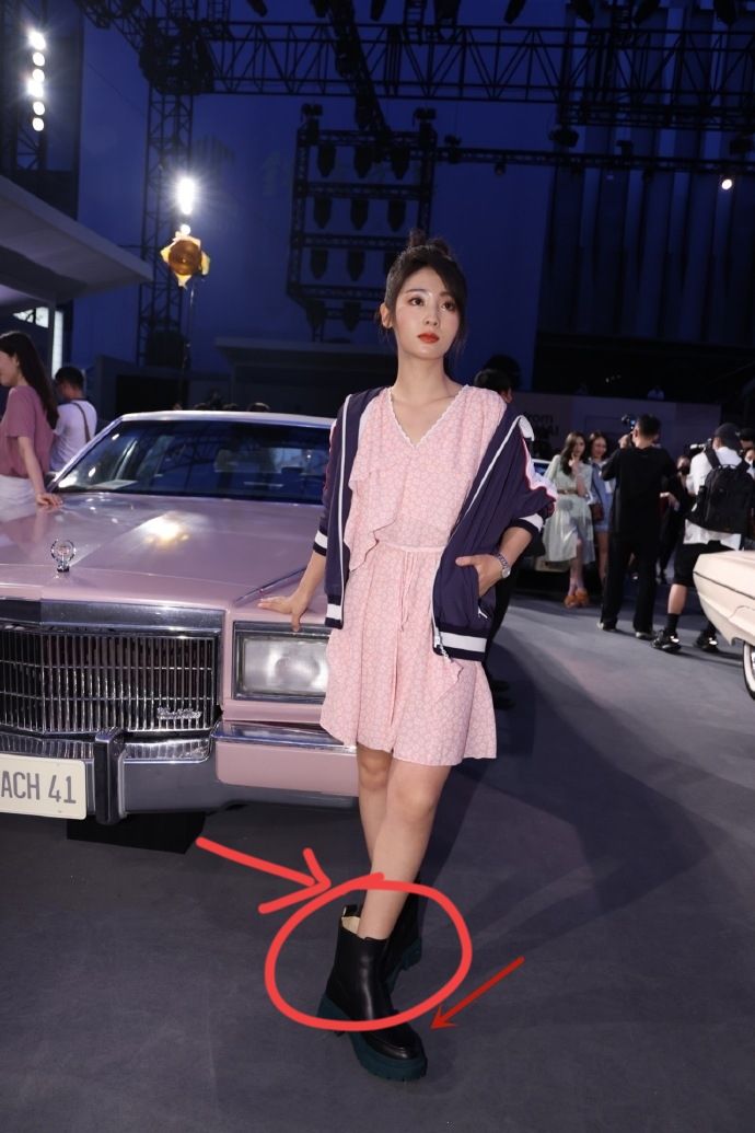 coach大秀杨紫和小男孩合影,coach新款杨紫