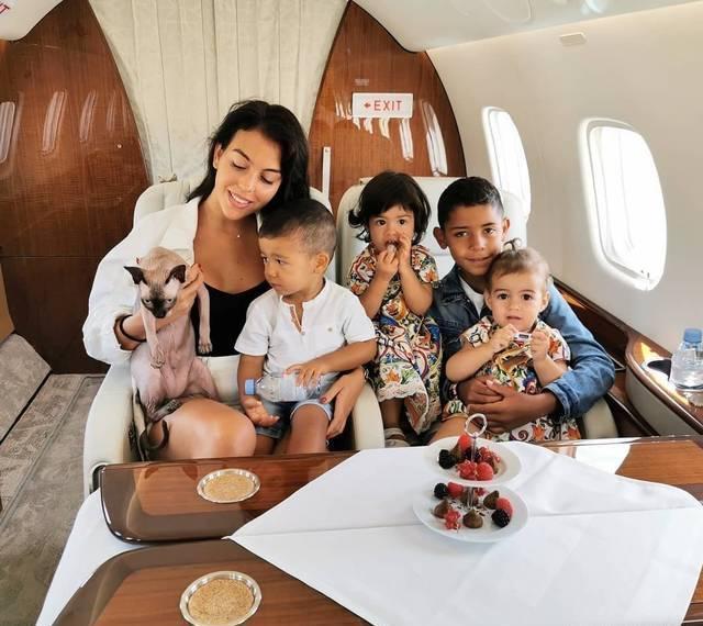 足球巨星c罗有多少个女朋友,足球明星c罗一共有几个女朋友