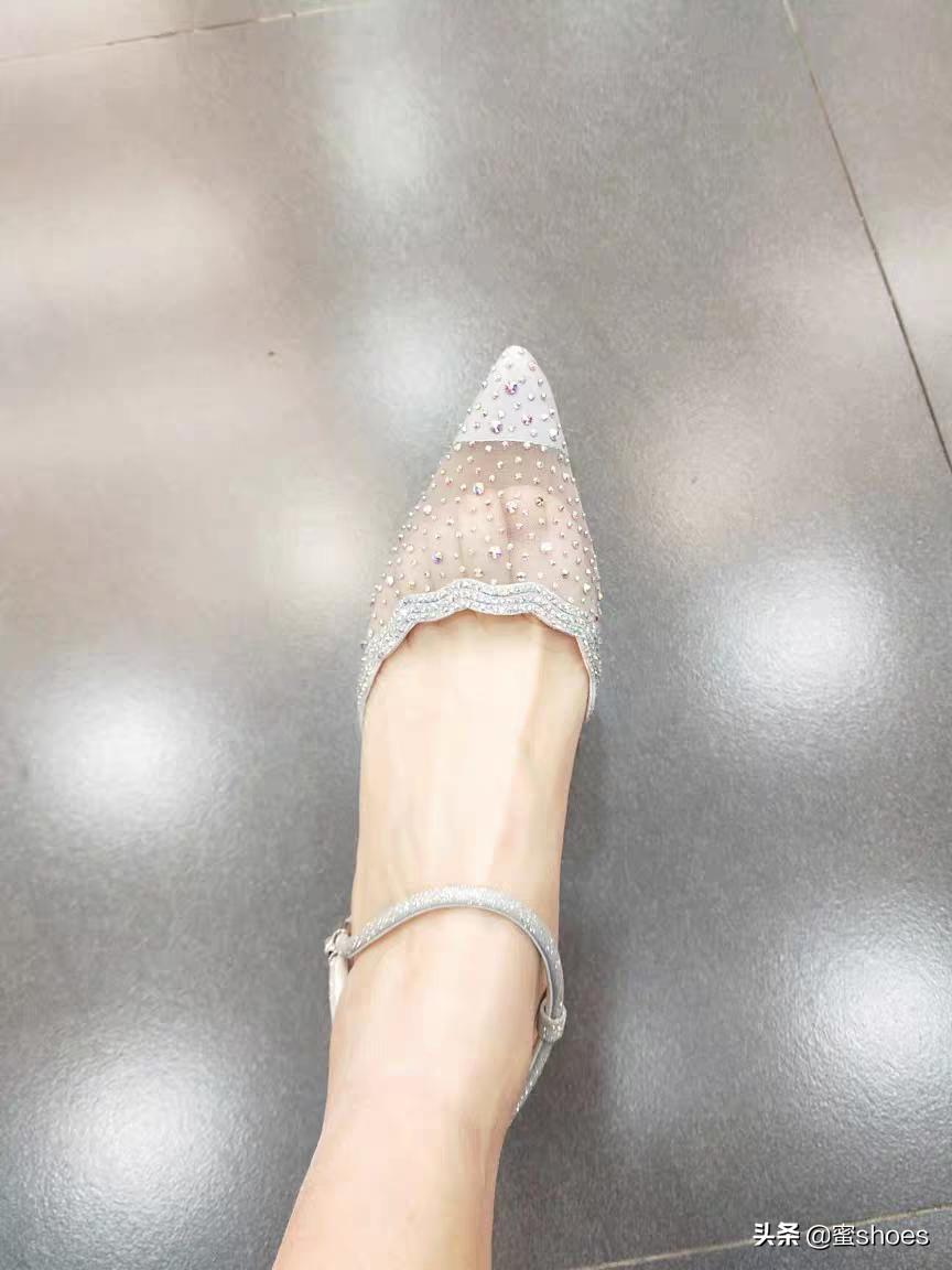 百丽女鞋高端款,百丽受欢迎的女鞋款式有哪些