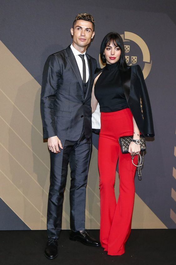 c罗与迷你罗亲密,c罗女友游泳池