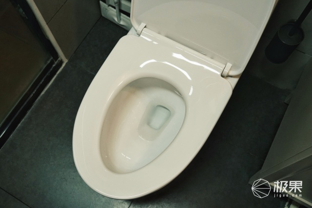 新型永不堵塞节水马桶,换一个智能马桶