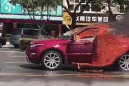 3名女生被泼硫酸原因,女学生被泼硫酸事件