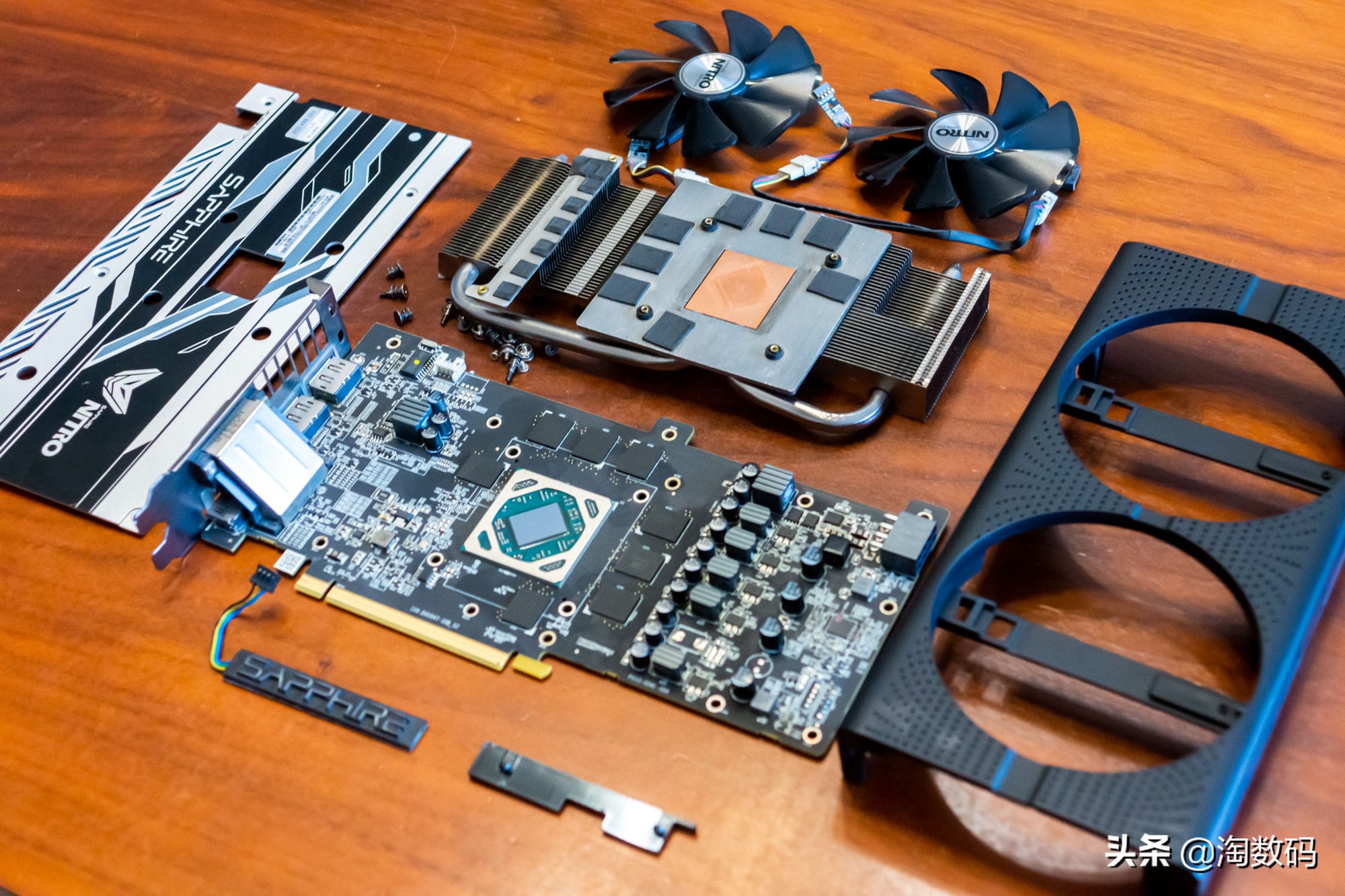 rx580蓝宝石8g超白金吃鸡测试,rx580满血版相当于哪个显卡