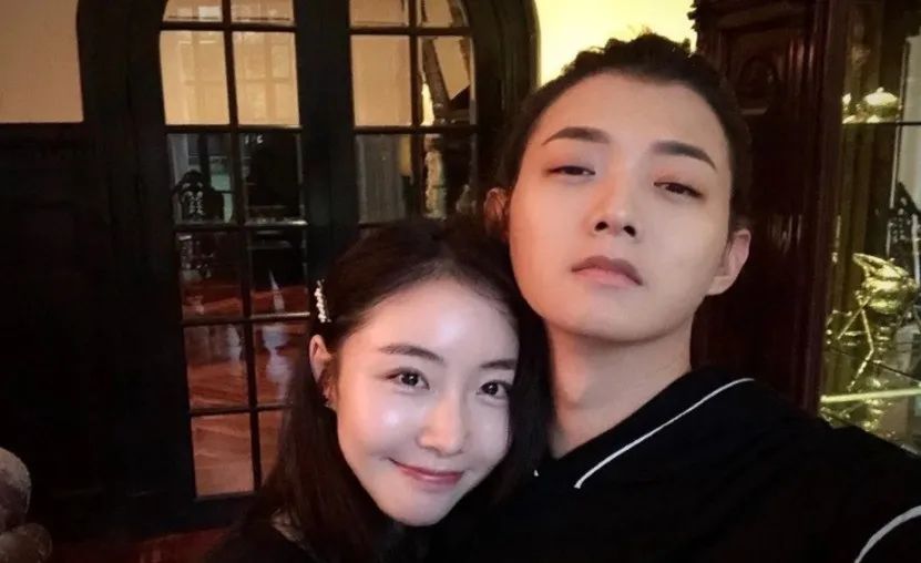 霍尊人设崩塌，女友再爆聊天记录，尺度惊人