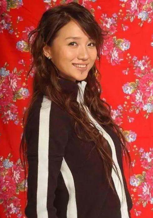 阿朵坦言当年隐退原因好心酸,从爆红到销声匿迹