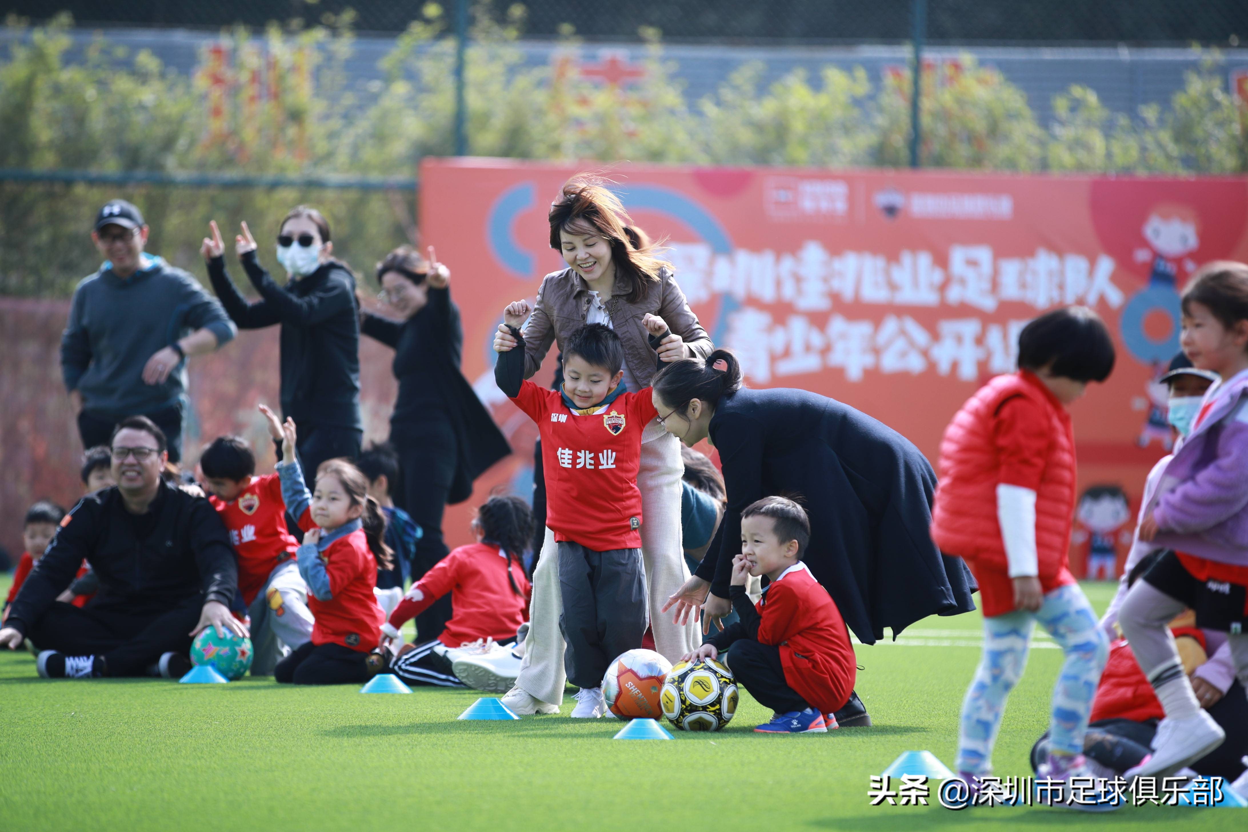 深圳佳兆业足球培训,深圳宝安区少儿足球体验课