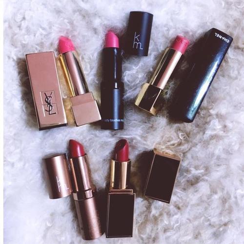 柜姐遇见不同顾客的反应,专柜柜姐态度不好可以投诉吗