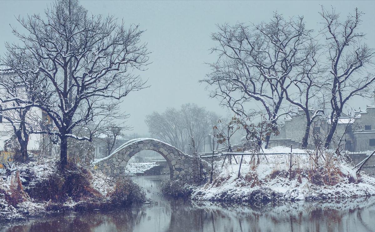 小时候的年夜饭，我们每家每户要吃猪蹄，你们那边的年夜饭呢？