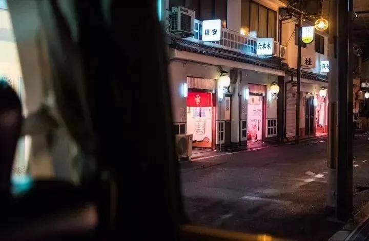 *拍偷**的照片带你看看日本*灯区红**