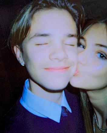 贝克汉姆晒照为小七甜蜜庆生图片,贝克汉姆小七大变样