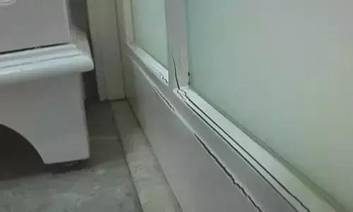 为什么实木门会开裂,橡胶木实木门开裂是质量问题嘛