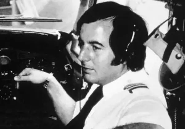 这个宇宙级*子骗**骗过了全世界,最终却败给了爱情!