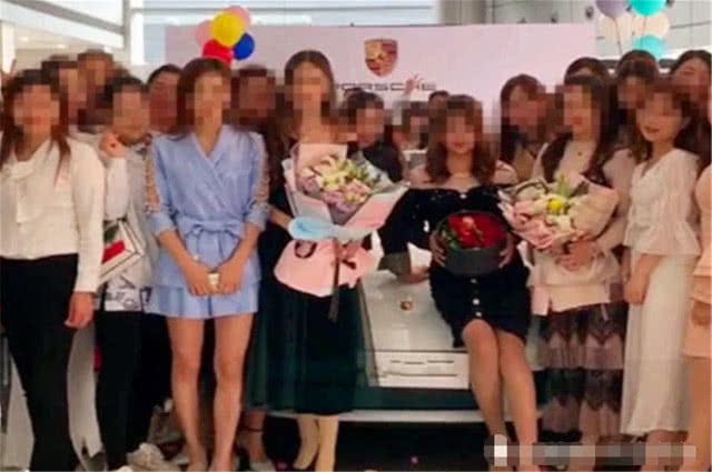 80个美女买保时捷，现场混作一团，销售：一辈子没见过这阵仗