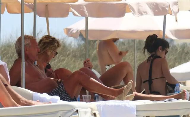 再回国足里皮豪气冲天,与马达洛尼携妻海岛度假,沙滩游轮真快活