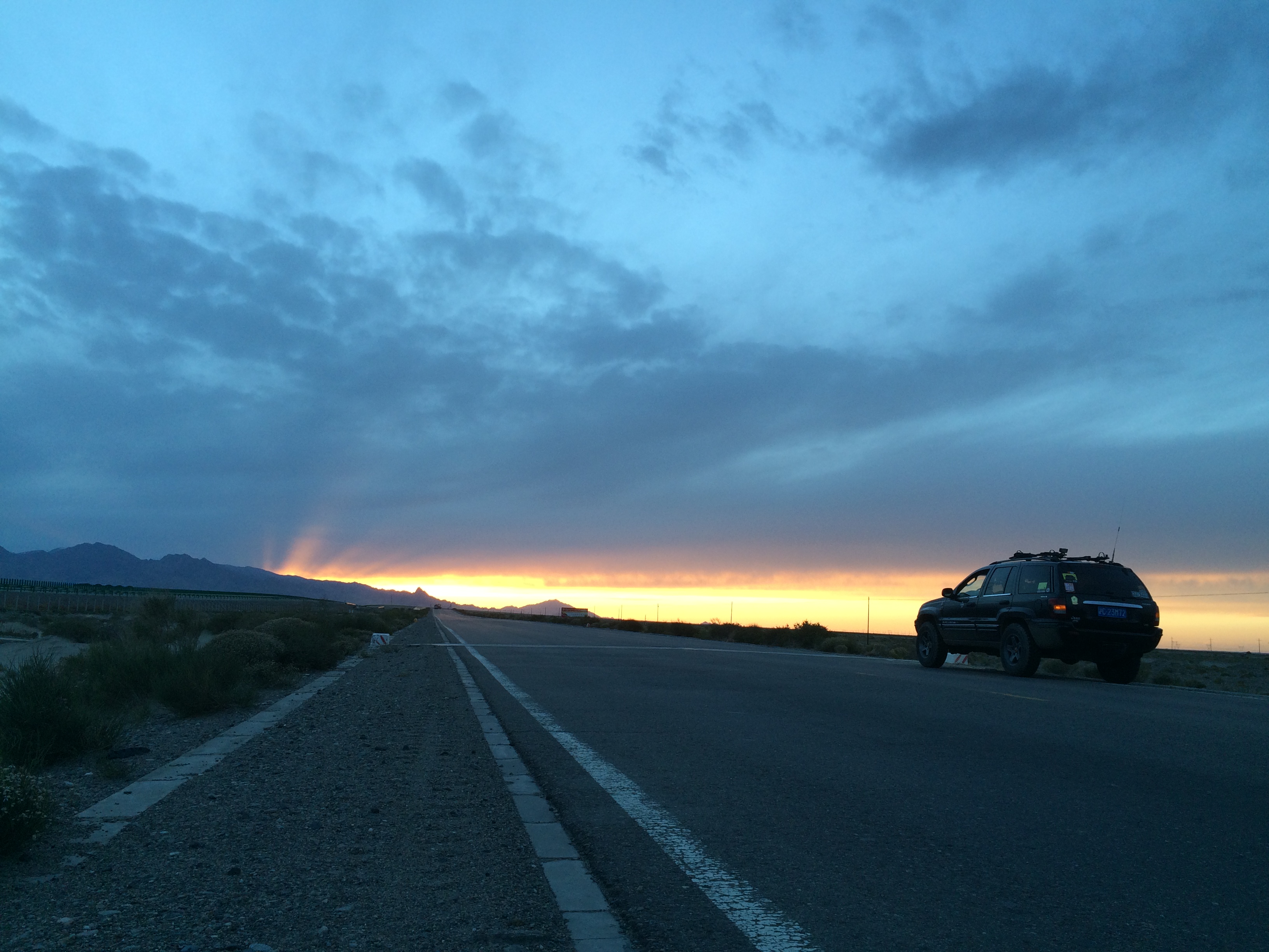 在国内生不逢时的第二代大切诺基WJ，还记得他么？他陪我走遍天涯