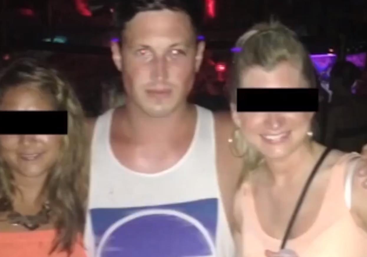 小伙离婚后买彩票中了5000万,买彩票中大奖环游世界