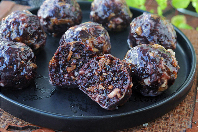 黑米球做法步骤,黑米球的做法