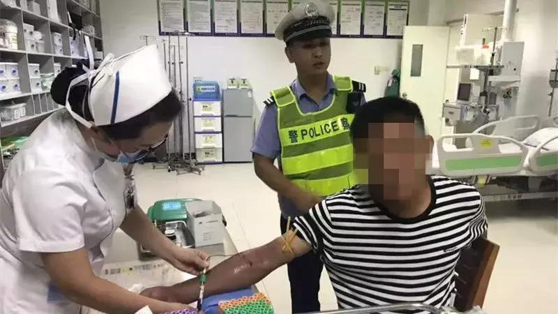 珠海男子借奔驰路上撞上共享汽车！低头接个电话，14万车损一分不赔！