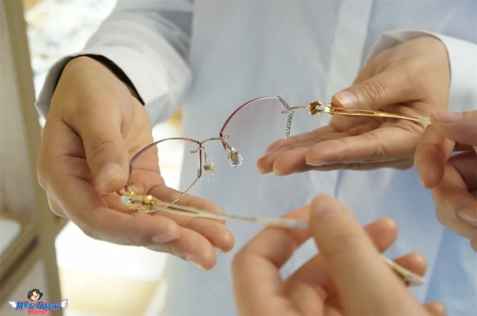 同样是眼镜工作室，凭什么这家值得朋友圈3000好友同时推荐？