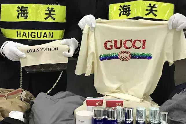 从香港买了些gucci包包被海关查,查获的lv假包装满7麻袋