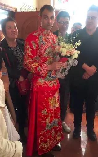 新郎接亲堵门游戏大全教程,接亲堵门游戏伴郎和新郎一起玩吗