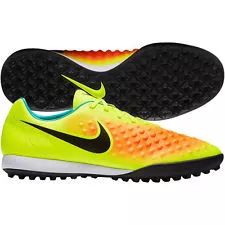 怎么挑选足球鞋的视频讲解,挑选足球鞋场地