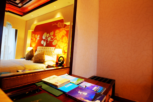 幸亏我来了再不来素材就没了,海南月亮湾的夜晚