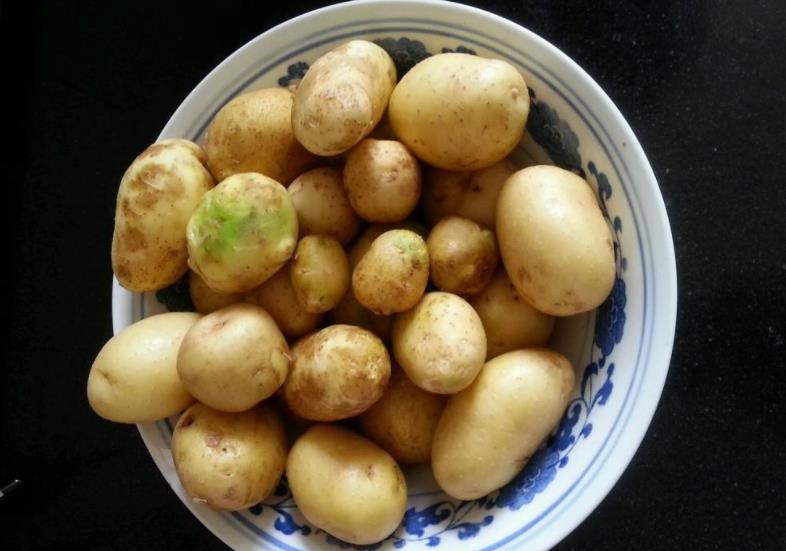 土豆里倒入一瓶可乐，味道提升一个档次，隔壁小孩都馋哭了