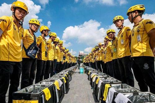 外卖小哥跑腿送红酒被签488元,给外卖小哥200元跑腿费