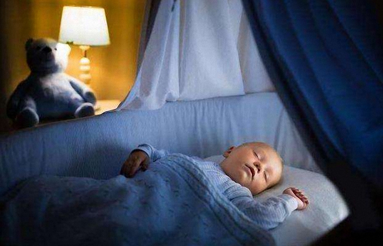 婴儿晚上入睡难要折腾一个多小时,如何让小婴儿早睡觉