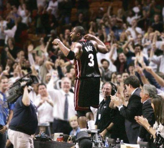 韦德退役球衣到场的巨星,韦德退役一周年闪电鲨组合