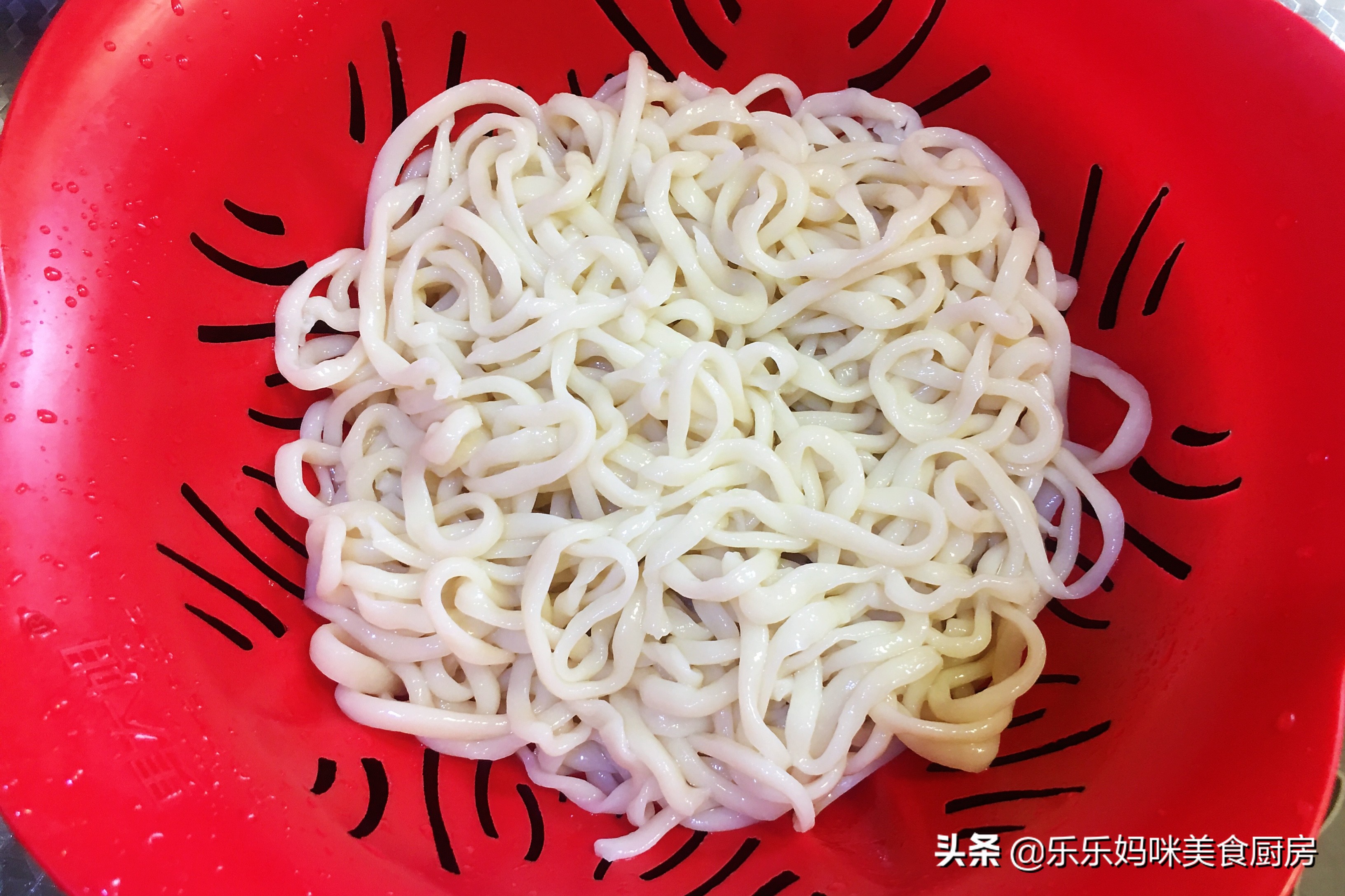 拉条子面怎么一拉就断,拉条子拌面怎么和面不会断