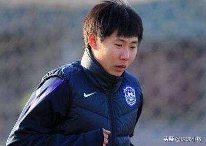 主教练施蒂利克为天津泰达队制定新战术，目标两翼齐飞，快速推进