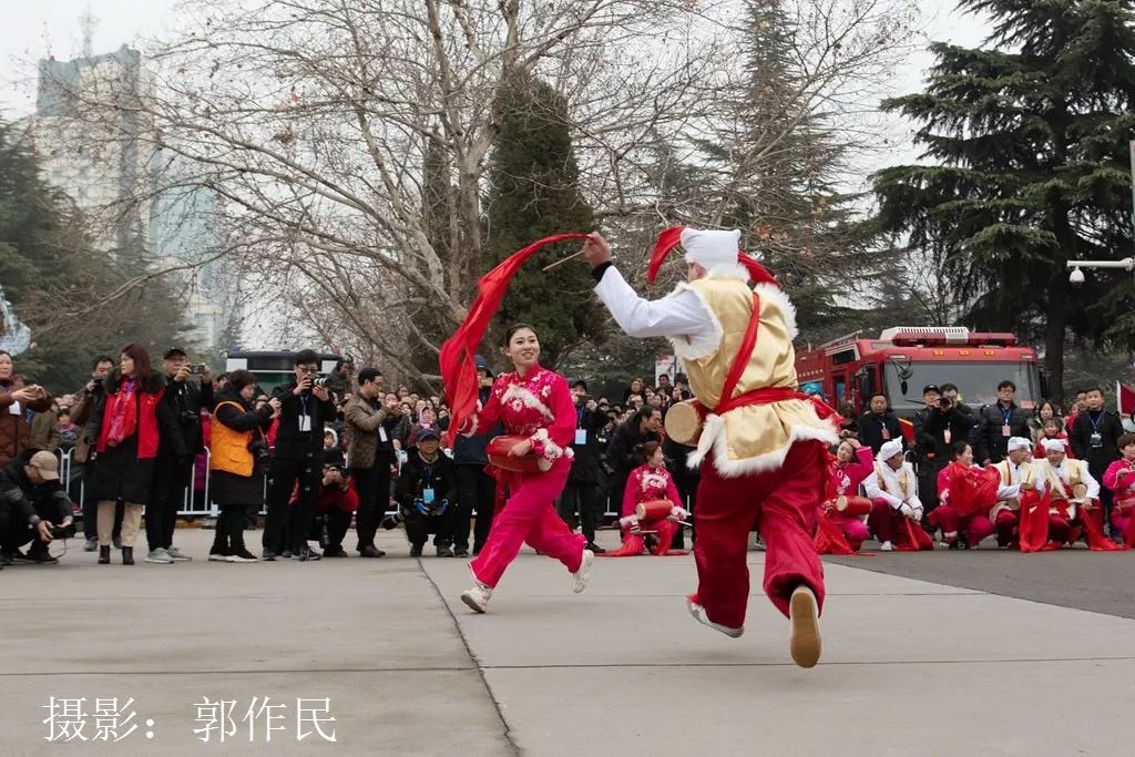 城关镇社火表演安塞腰鼓,社火打腰鼓