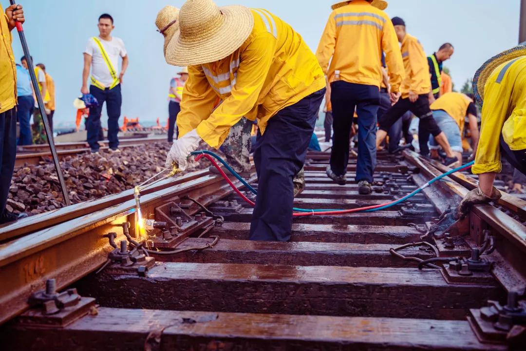 铁轨的施工和养护,地铁钢轨养护