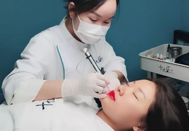 纹绣做唇哪种最好不伤唇,纹绣漂唇不够一个月再做的后果