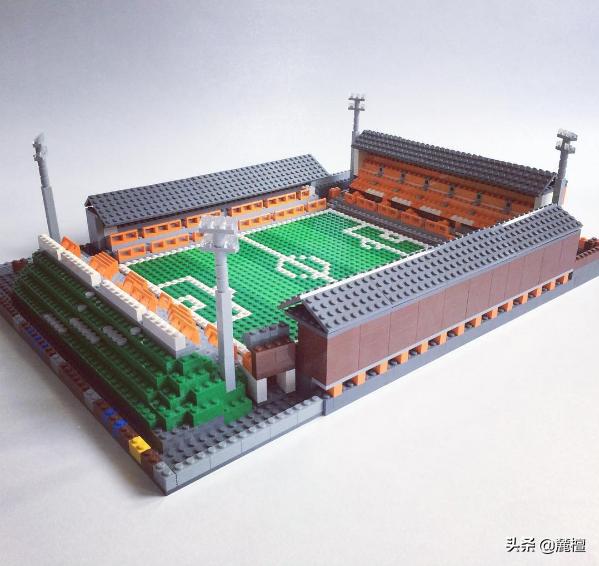 乐高曼联老特拉福德足球场,用积木拼足球球场