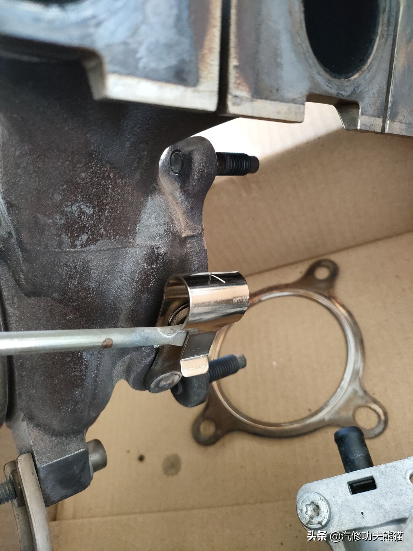 2011款奥迪q5烧机油怎么彻底解决,奥迪q5三代ea888发动机烧机油原因