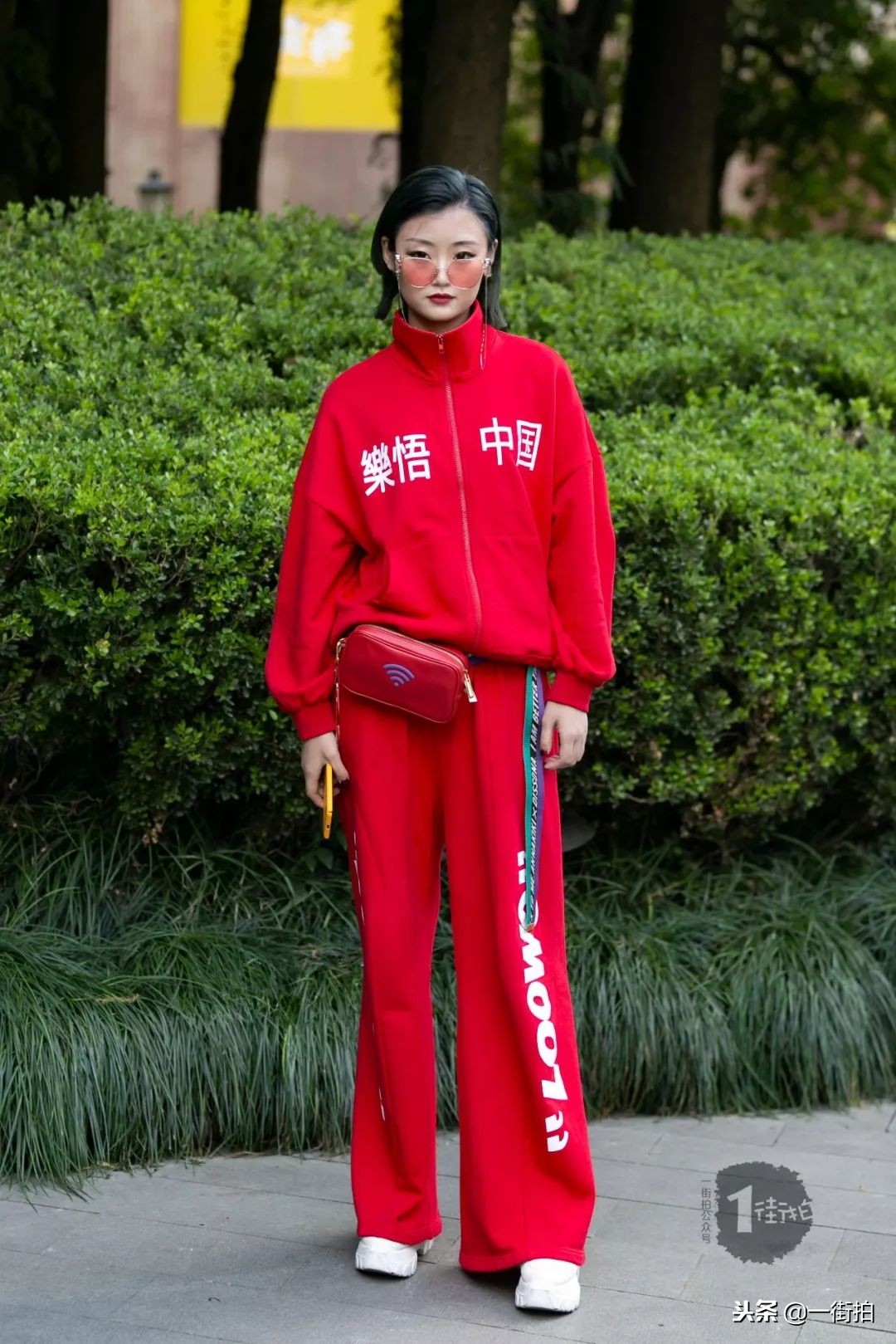 红色如何穿出高级感,小姐姐穿衣怎样穿出高级感