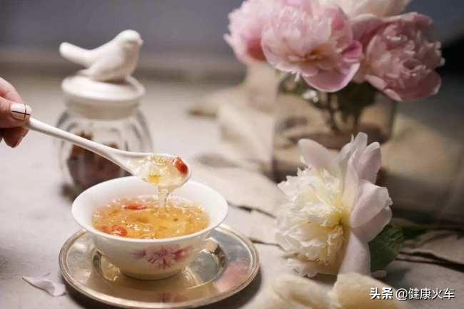 生活节奏加快的食物,刘燕酿制燕窝沙棘胶原蛋白肽饮品