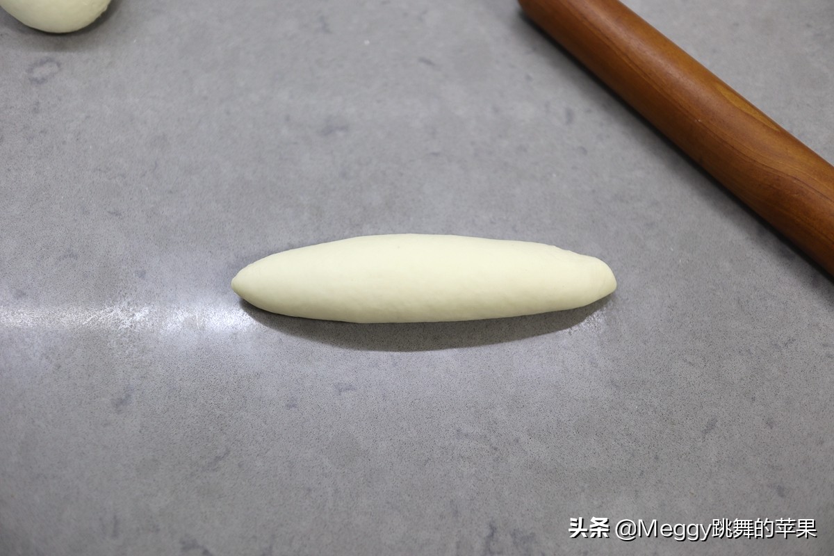 77岁老妈最爱吃的面包，口感扎实，造型美观，德国人喝啤酒必备