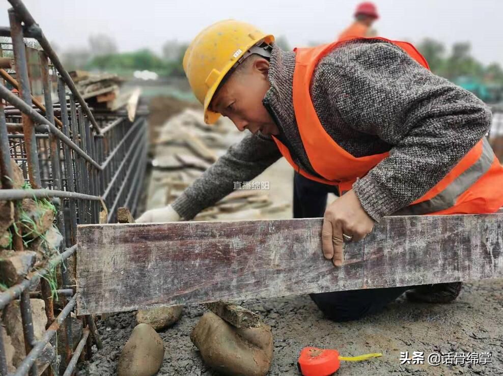 姘翠笂鍏洯婕,姘翠笂璧忚姳鏍堥亾婕鑽峰洯