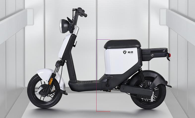 电动自行车小牛和雅迪怎么选,雅迪新国标入门电动自行车推荐